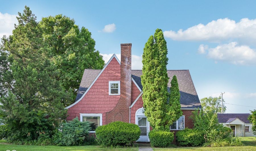 327 E 37th St, Anderson, IN 46013 - 4 Beds, 1 Bath