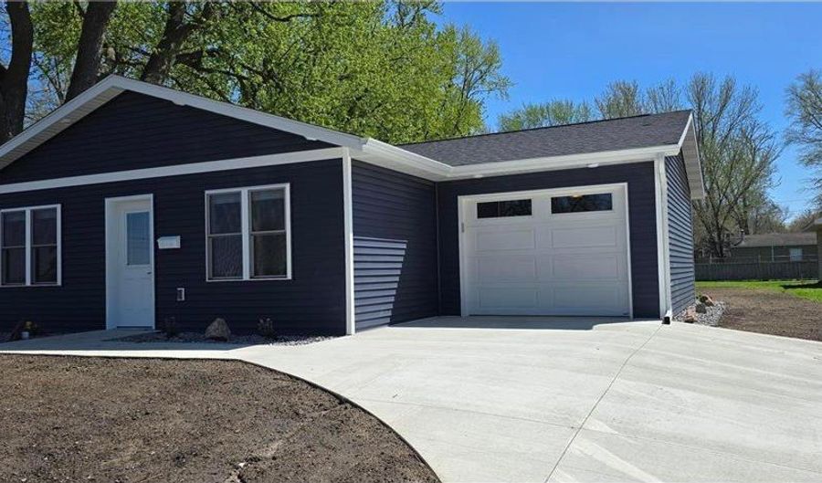 610 E 4th St, Albert Lea, MN 56007 - 3 Beds, 1 Bath