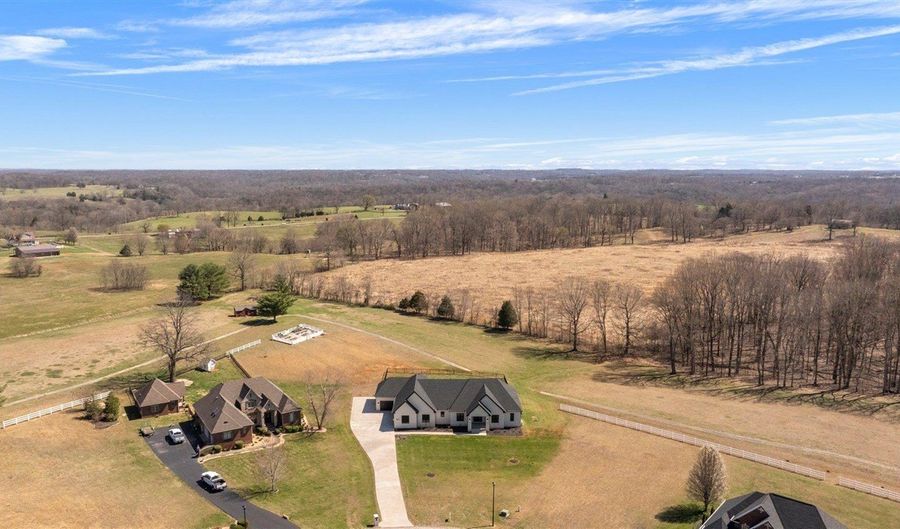 300 The Trace Cir, Alvaton, KY 42122 - 4 Beds, 4 Bath