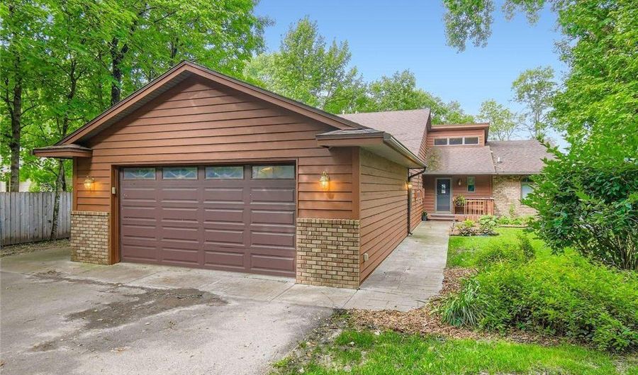27800 Kent Ct, Chisago City, MN 55013 - 3 Beds, 4 Bath