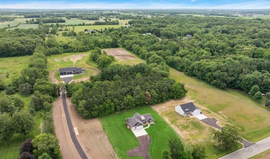 9764 56th Ave, Allendale, MI 49401 - 3 Beds, 3 Bath