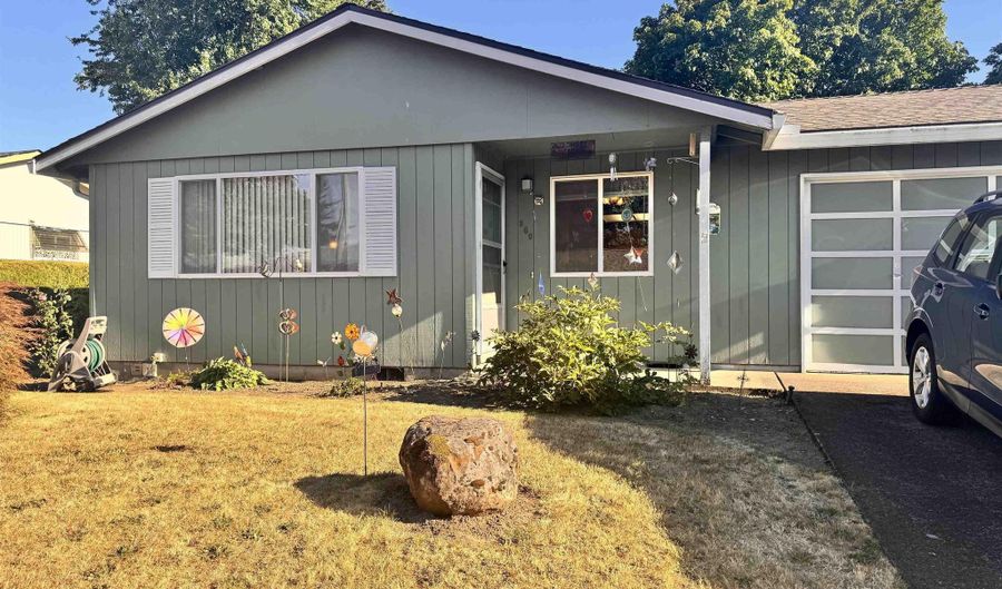 560 Maple St, Aumsville, OR 97325 - 3 Beds, 1 Bath