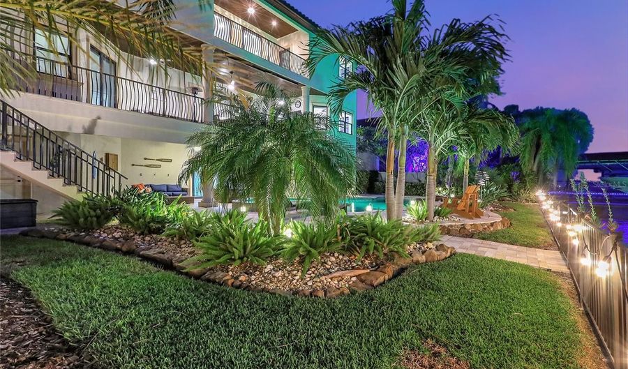 231 MIDWAY Is, Clearwater Beach, FL 33767 - 4 Beds, 5 Bath