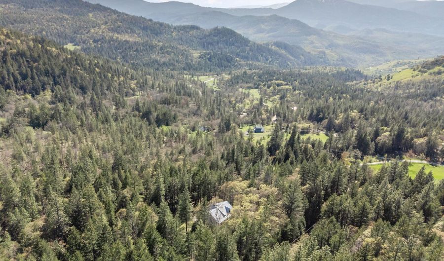 827 Tyler Creek Rd, Ashland, OR 97520 - 3 Beds, 3 Bath