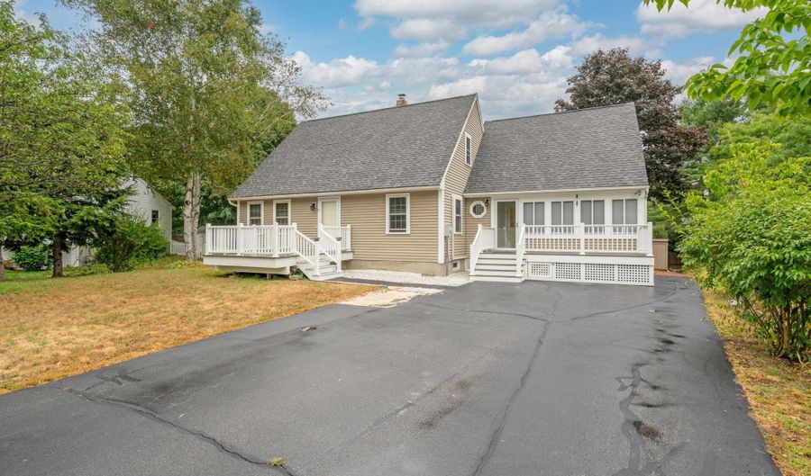 8 Chesterfield Dr, Concord, NH 03301 - 4 Beds, 3 Bath