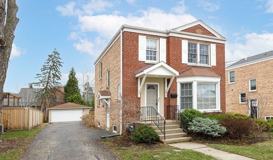 9 S Ridge Ave, Arlington Heights, IL 60005 - 2 Beds, 3 Bath
