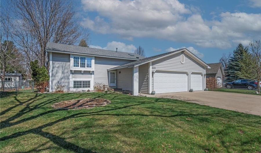 8205 Upper 145th St W, Apple Valley, MN 55124 - 4 Beds, 3 Bath