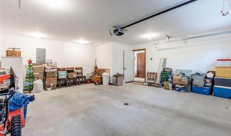 323 Fairgrounds Rd 4, Alexandria, MN 56308 - 2 Beds, 2 Bath