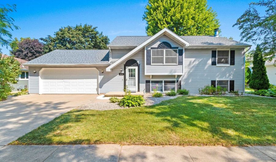 3024 E FOREST St, Appleton, WI 54915 - 3 Beds, 2 Bath