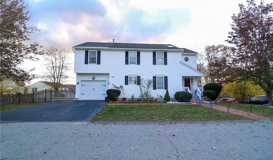5 Edgewood Ave, Cumberland, RI 02864 - 4 Beds, 2 Bath