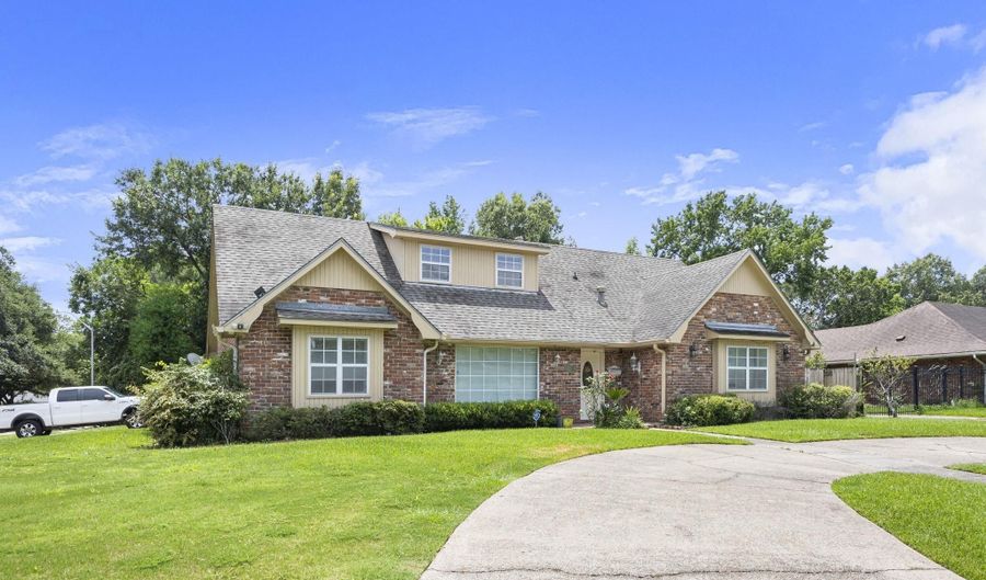 12384 Goodwood Blvd, Baton Rouge, LA 70815 - 5 Beds, 3 Bath