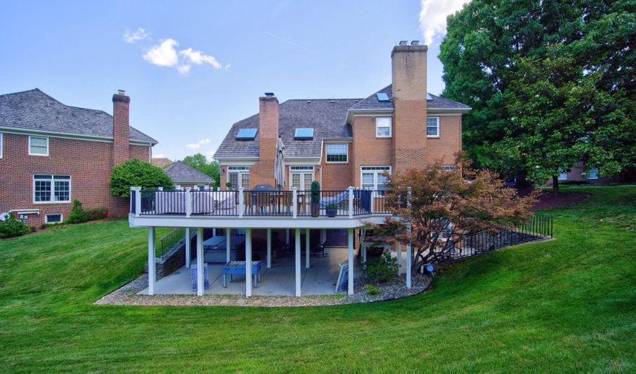 9110 WILLOW GATE Ln, Bethesda, MD 20817 - 5 Beds, 5 Bath
