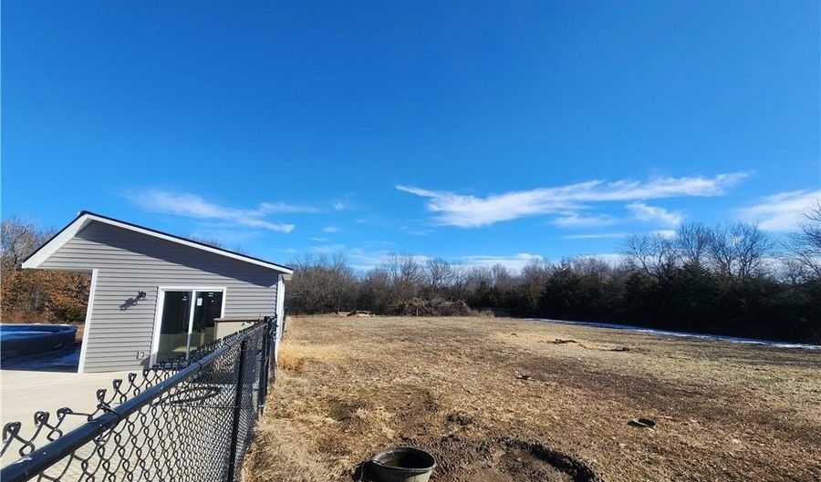 13685 NE County Road 353 N/A, Adrian, MO 64720 - 4 Beds, 2 Bath