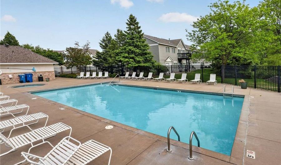 15277 Florist Cir, Apple Valley, MN 55124 - 4 Beds, 4 Bath
