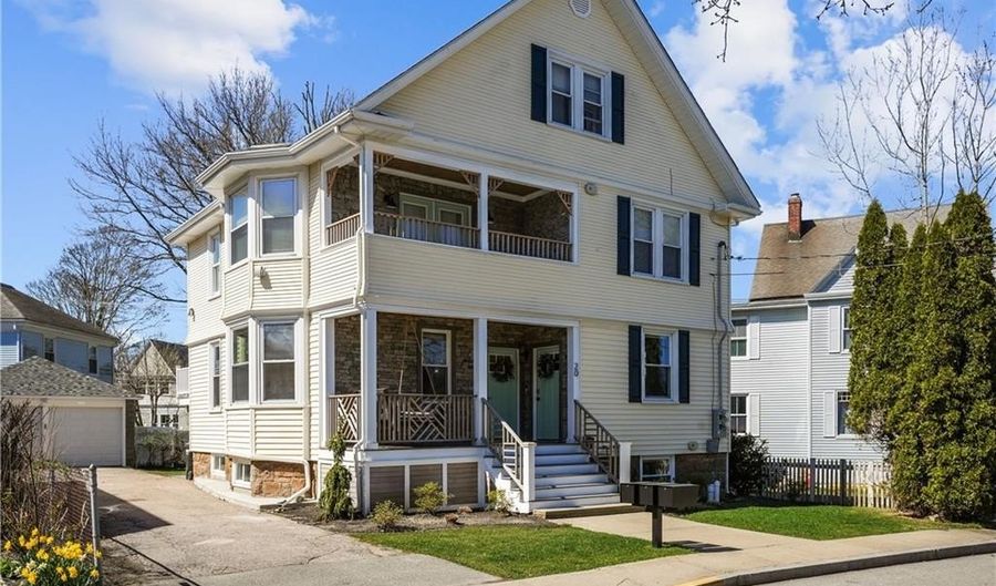 20 Summer St, Newport, RI 02840 - 4 Beds, 2 Bath