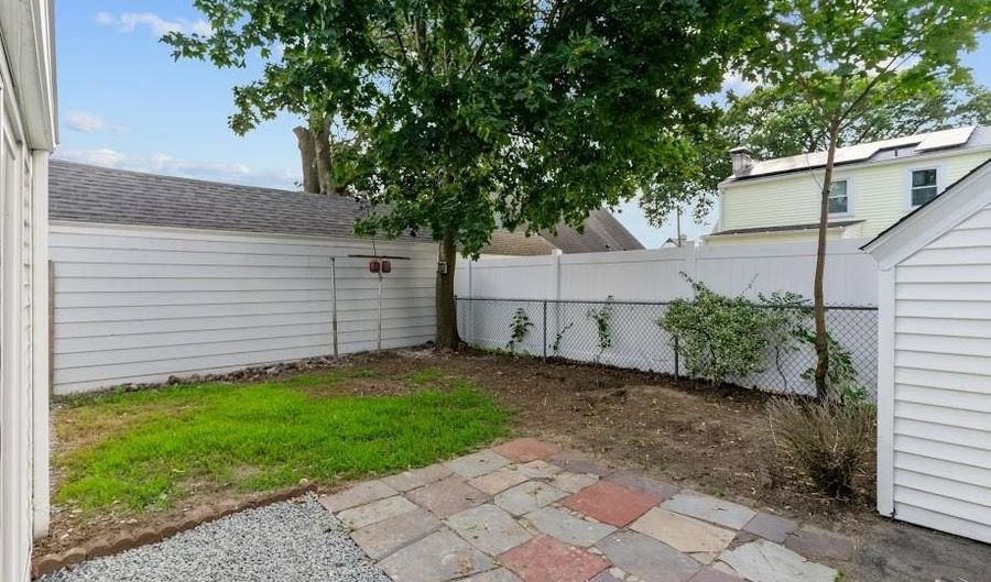 74 Leslie St, Cranston, RI 02910 - 3 Beds, 2 Bath