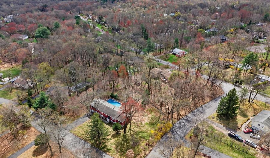 11 Kent Rd, Airmont, NY 10952 - 5 Beds, 3 Bath