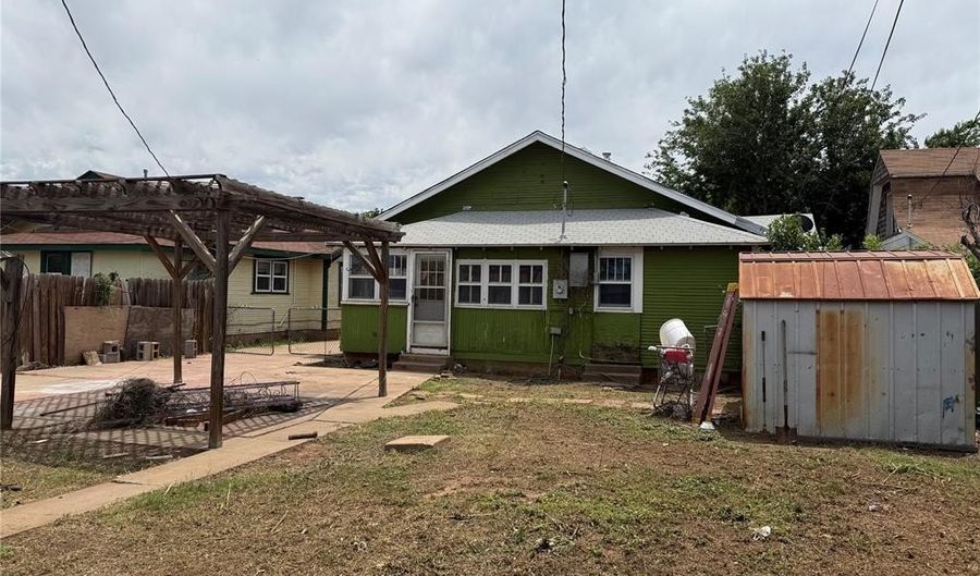 711 E Walnut St, Altus, OK 73521 - 3 Beds, 2 Bath