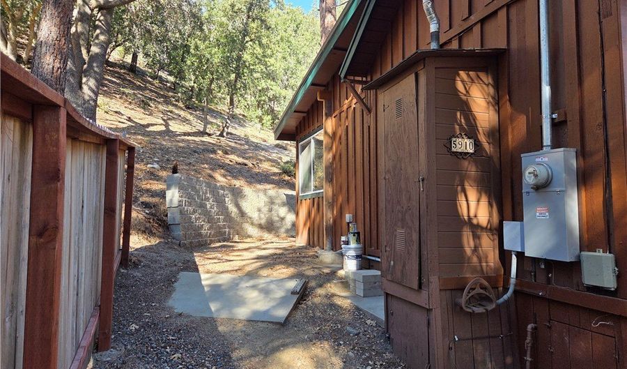 5910 Robin Oak, Angelus Oaks, CA 92305 - 2 Beds, 1 Bath