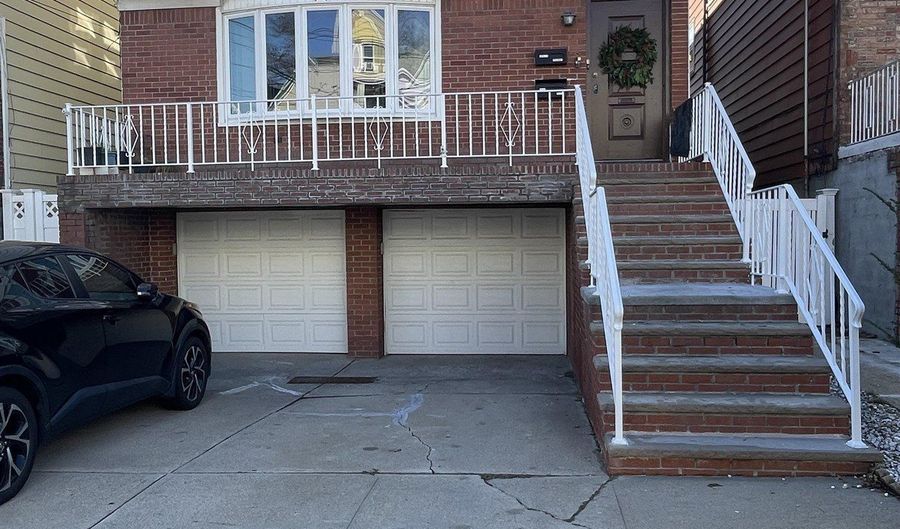 94 W 29TH St, Bayonne, NJ 07002 - 3 Beds, 2 Bath