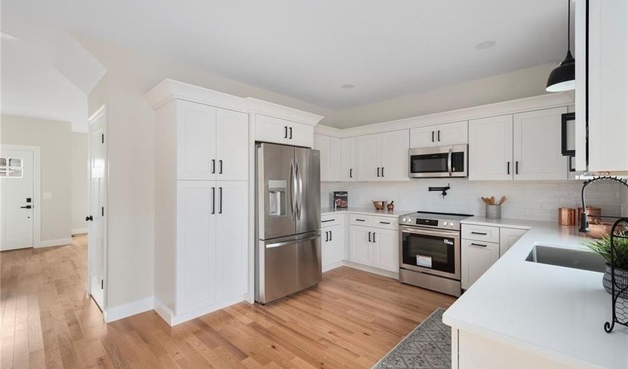 39 Winsor St, East Providence, RI 02914 - 3 Beds, 2 Bath