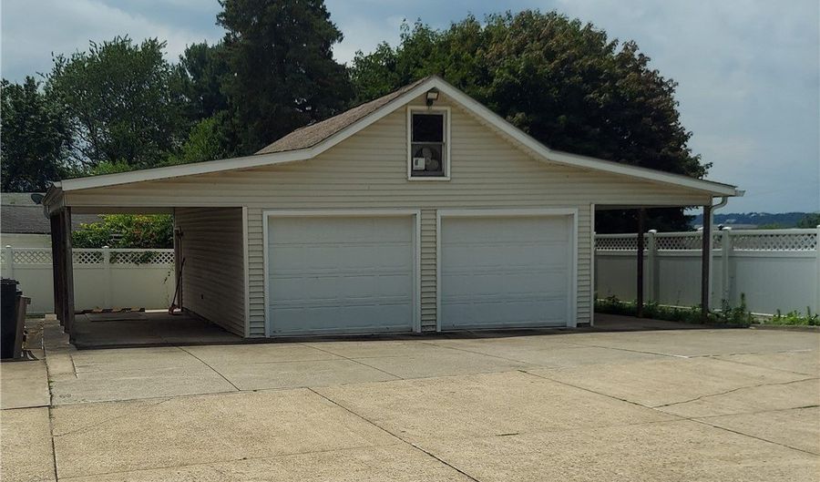 600-602 Hillman Rd, Akron, OH 44312 - 4 Beds, 4 Bath