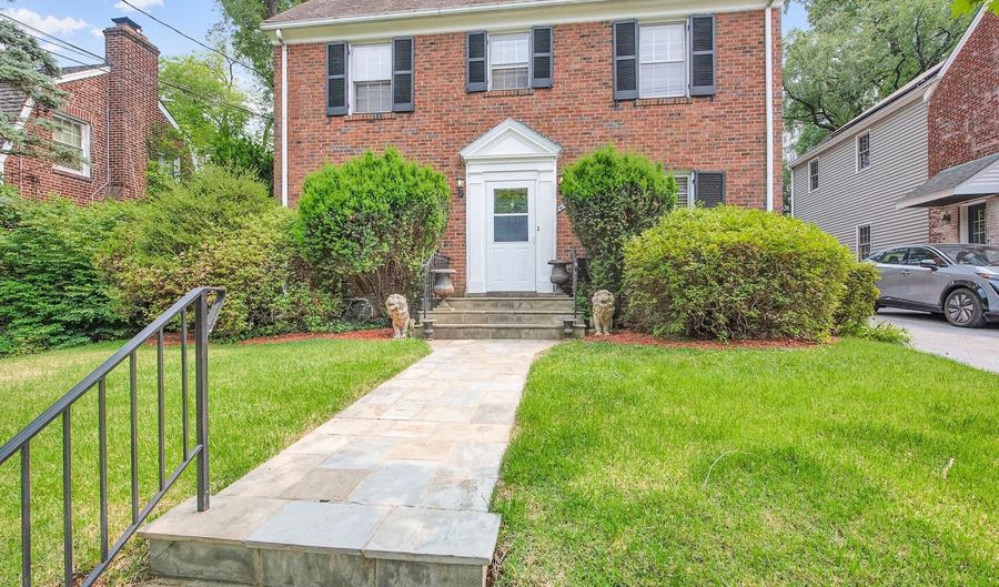 4520 MIDDLETON Ln, Bethesda, MD 20814 - 3 Beds, 3 Bath