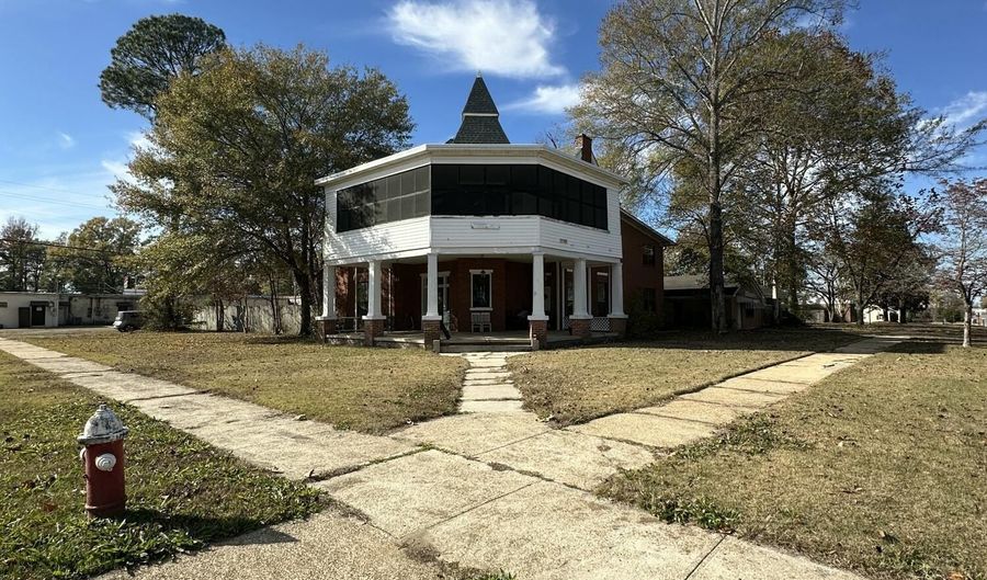 211 S 5th Ave, Amory, MS 38821 - 6 Beds, 6 Bath