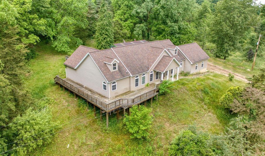 10450 Cement City Hwy, Addison, MI 49220 - 3 Beds, 3 Bath