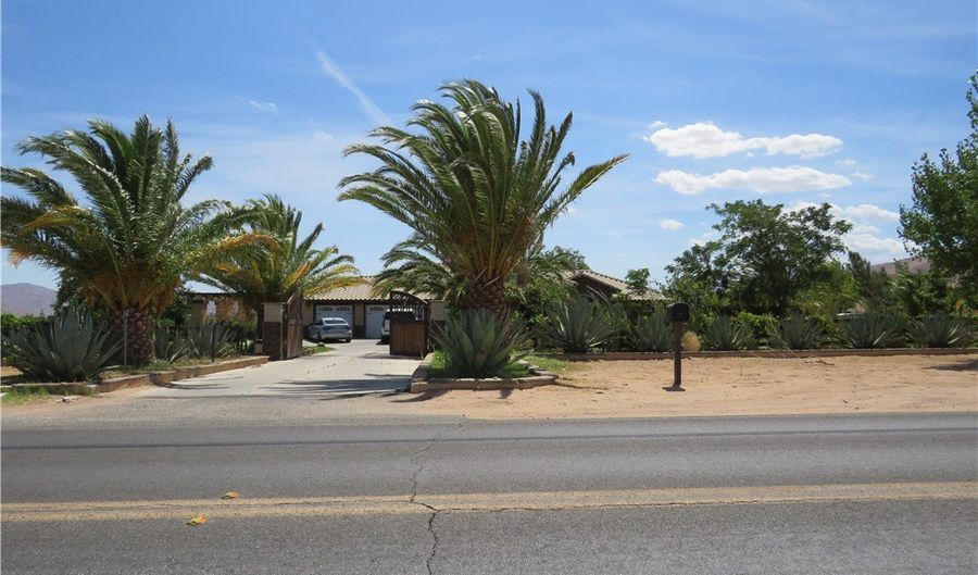 10247 Kiowa, Apple Valley, CA 92308 - 4 Beds, 3 Bath