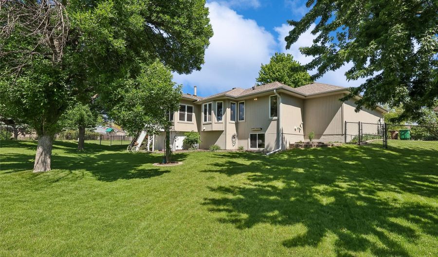405 Plumwood Ct SW, Altoona, IA 50009 - 4 Beds, 3 Bath