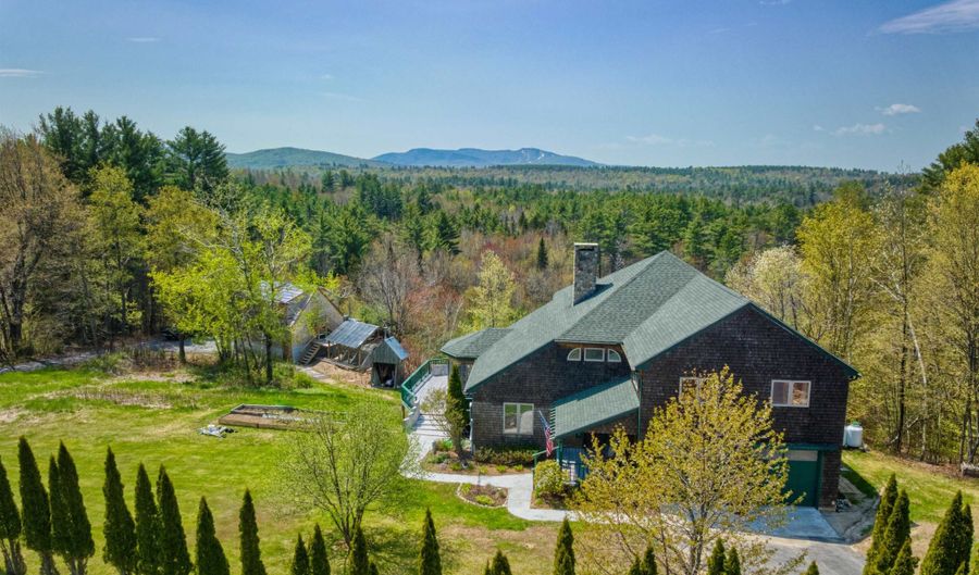 130 Summit View Rd, New London, NH 03257 - 4 Beds, 4 Bath
