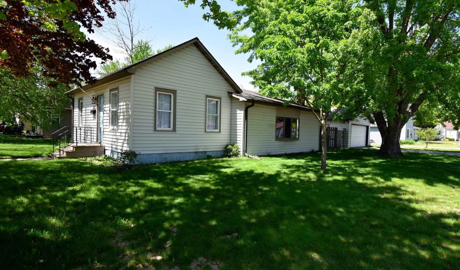 1251 IRVING St, Wisconsin Rapids, WI 54494 - 3 Beds, 1 Bath