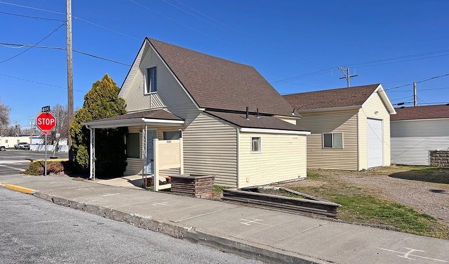 390 N Broadway St, Blackfoot, ID 83221 - 2 Beds, 1 Bath