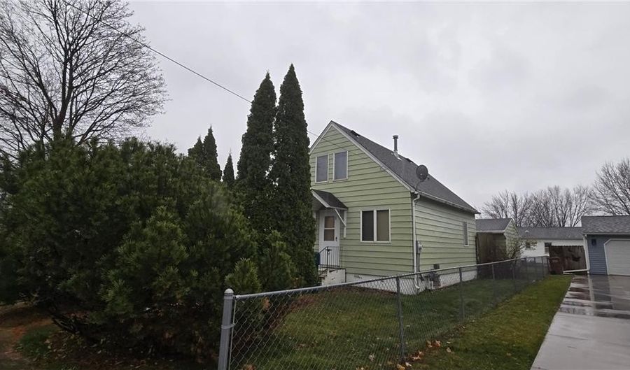 814 14th Ave SE, Austin, MN 55912 - 2 Beds, 1 Bath