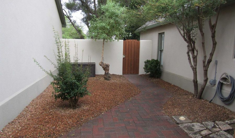 406 5 W Richardson Ave, Artesia, NM 88210 - 1 Beds, 1 Bath