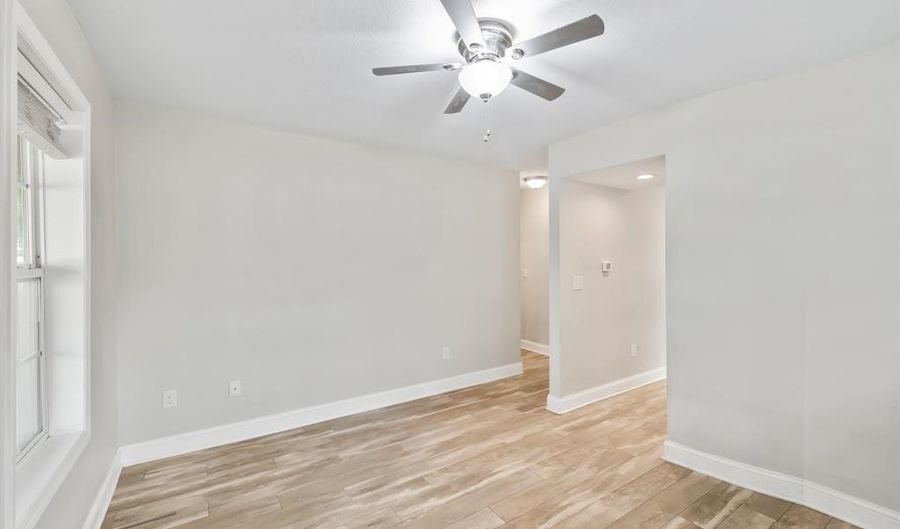 402 S 11th St, Adel, IA 50003 - 3 Beds, 2 Bath