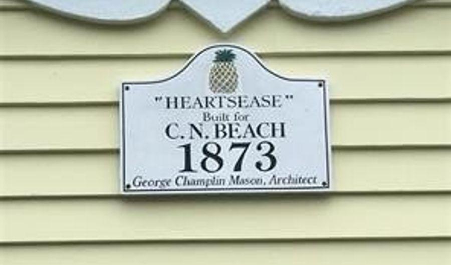 45 Ayrault Ave 8, Newport, RI 02840 - 2 Beds, 1 Bath