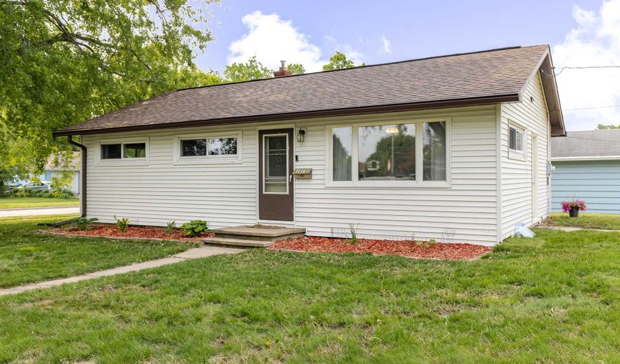1413 E MARQUETTE St, Appleton, WI 54911 - 3 Beds, 1 Bath