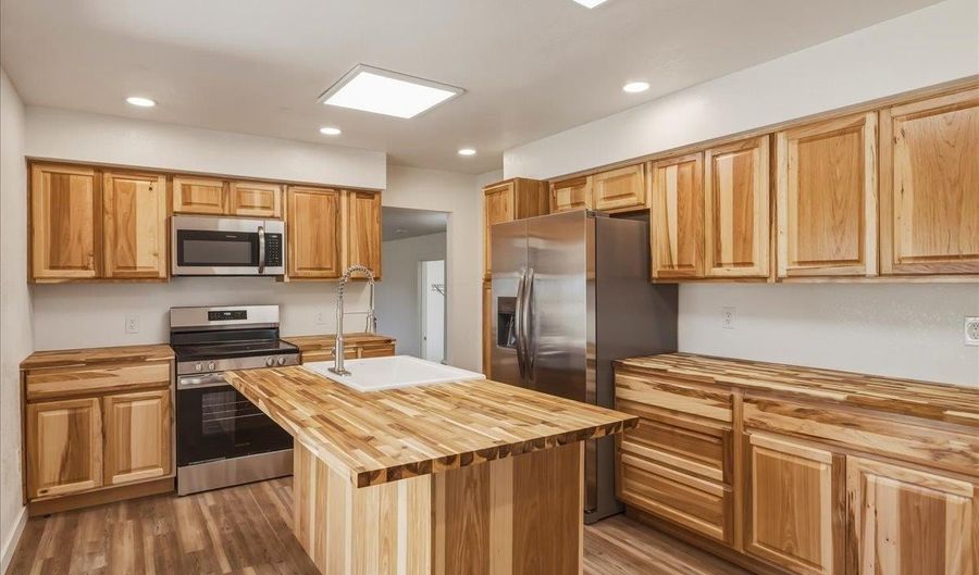 619 TERRY RANCH Rd, Cheyenne, WY 82007 - 3 Beds, 1 Bath
