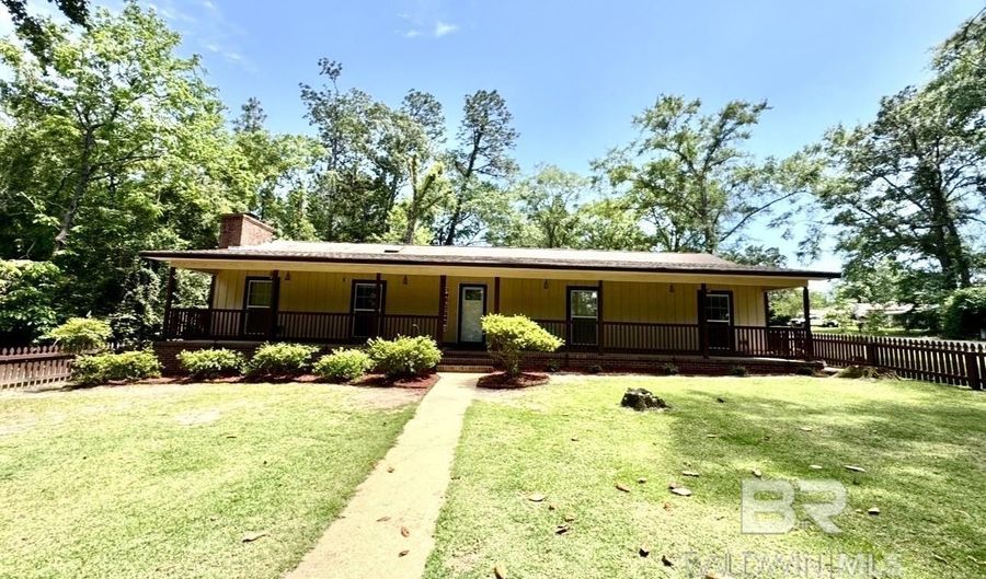 806 Lakeview Dr, Bay Minette, AL 36507 - 3 Beds, 2 Bath