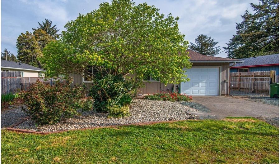 1105 1ST St, Bandon, OR 97411 - 3 Beds, 1 Bath