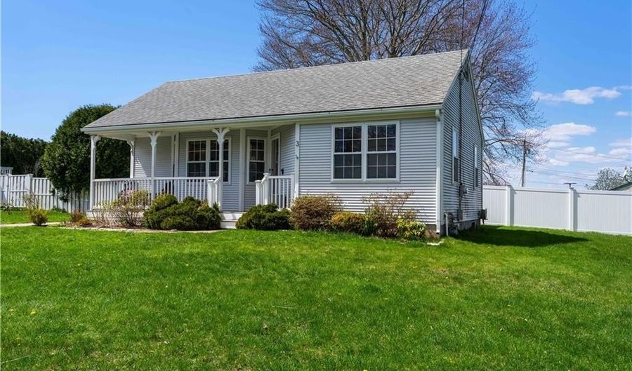 3 Mallory Ct, Bristol, RI 02809 - 2 Beds, 2 Bath