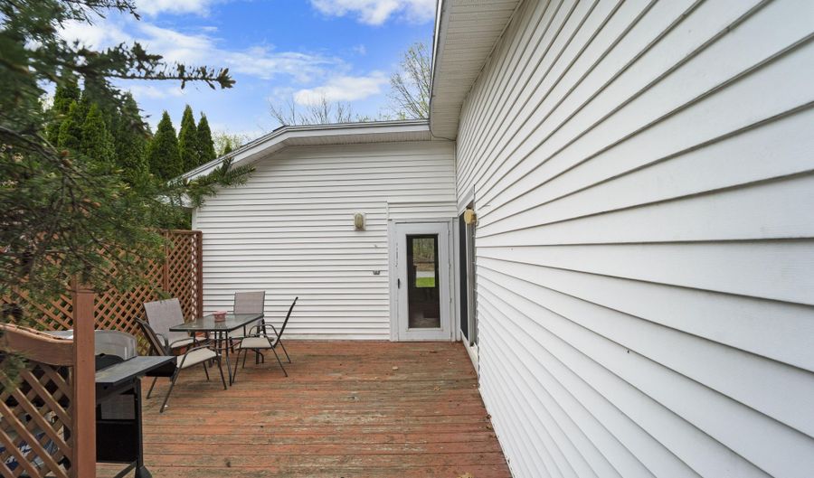 42 Sugarloaf Ln, Bangor, ME 04401 - 3 Beds, 2 Bath