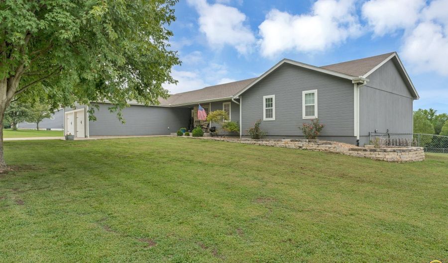 8244 SW Indian Hills Rd, Auburn, KS 66402 - 5 Beds, 4 Bath