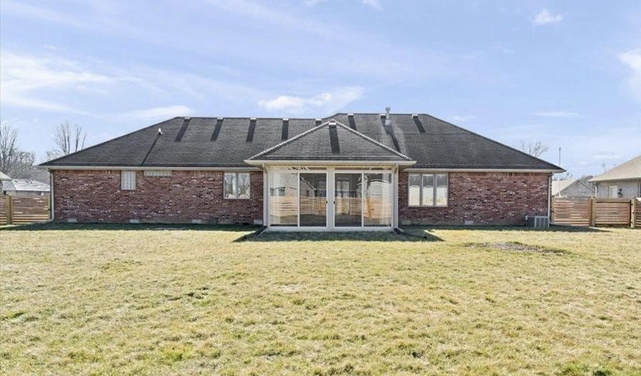 3748 Campbell Dr, Anderson, IN 46012 - 3 Beds, 2 Bath