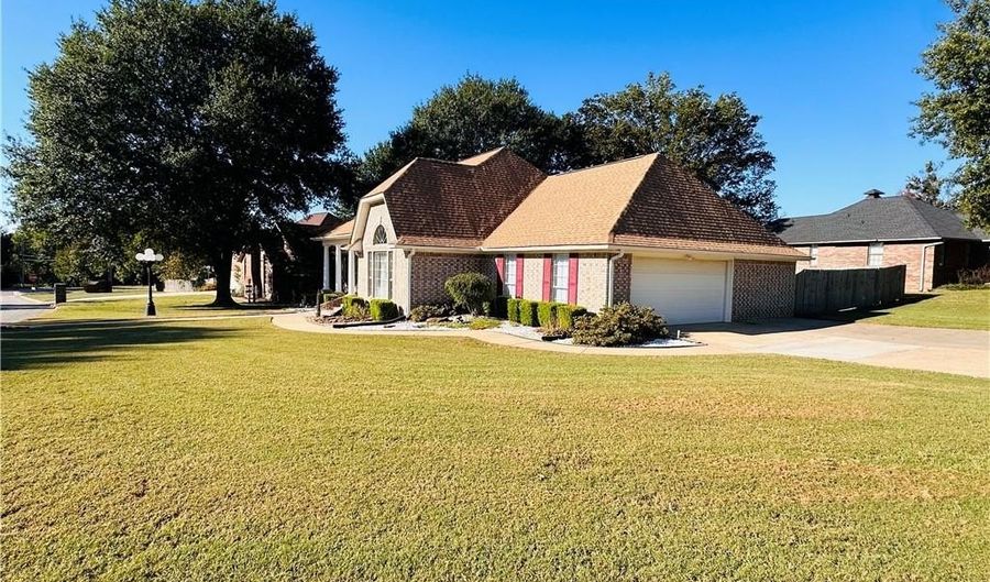 1223 Springhills Dr, Alma, AR 72921 - 4 Beds, 3 Bath
