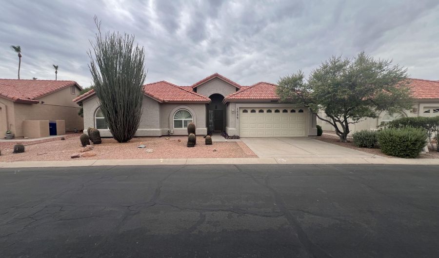 1589 E TORREY PINES Ln, Chandler, AZ 85249 - 2 Beds, 2 Bath
