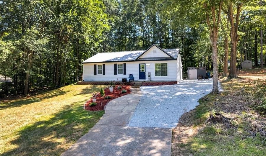1316 Hickory Cir, Auburn, GA 30011 - 3 Beds, 2 Bath