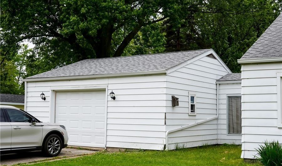 2007 W 59th St, Ashtabula, OH 44004 - 2 Beds, 1 Bath